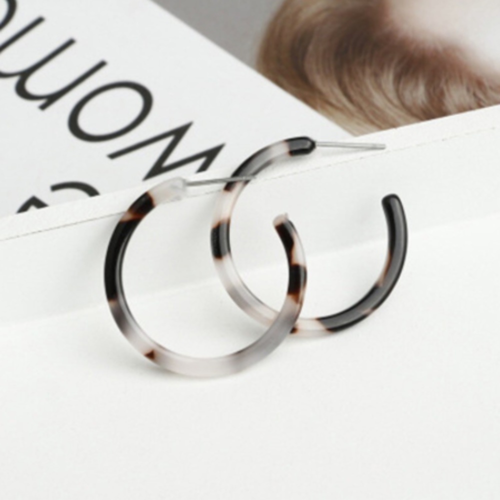 Mini Resin Hoop Earrings (Light Leopard) - Picture 3 of 5